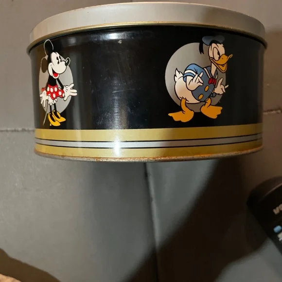 Container - Picture 2 of 3